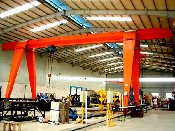 在下雨天 使用起重機(jī)時(shí)需要注意什么呢？